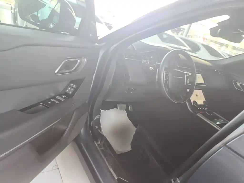 Land Rover Range Rover Velar 2019 — фото 16