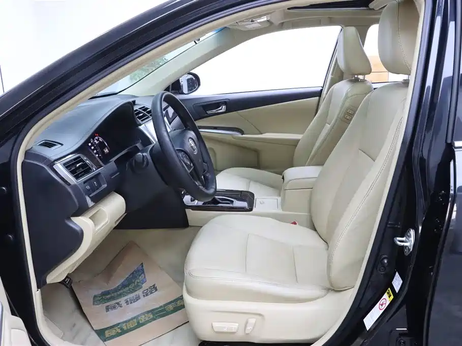 Toyota Camry 2017 — фото 15