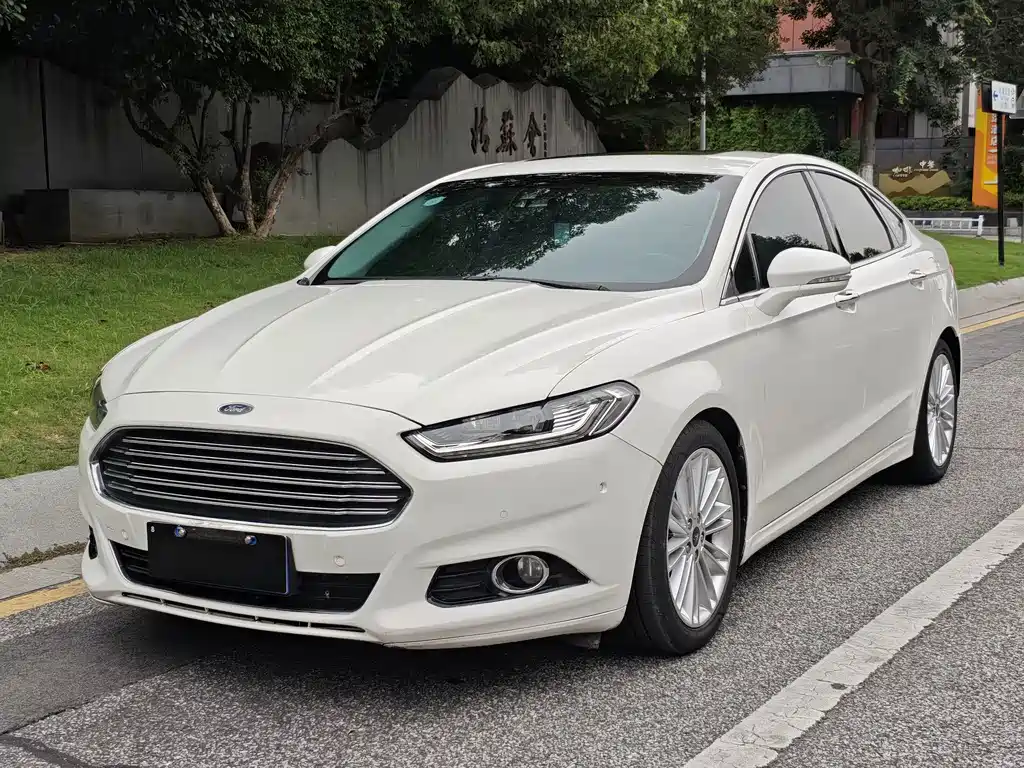 Ford Mondeo 2014 — фото 1