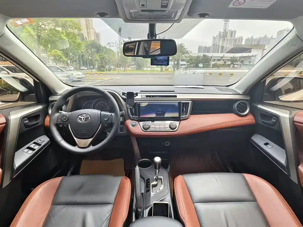 Toyota RAV4 2015 — фото 12