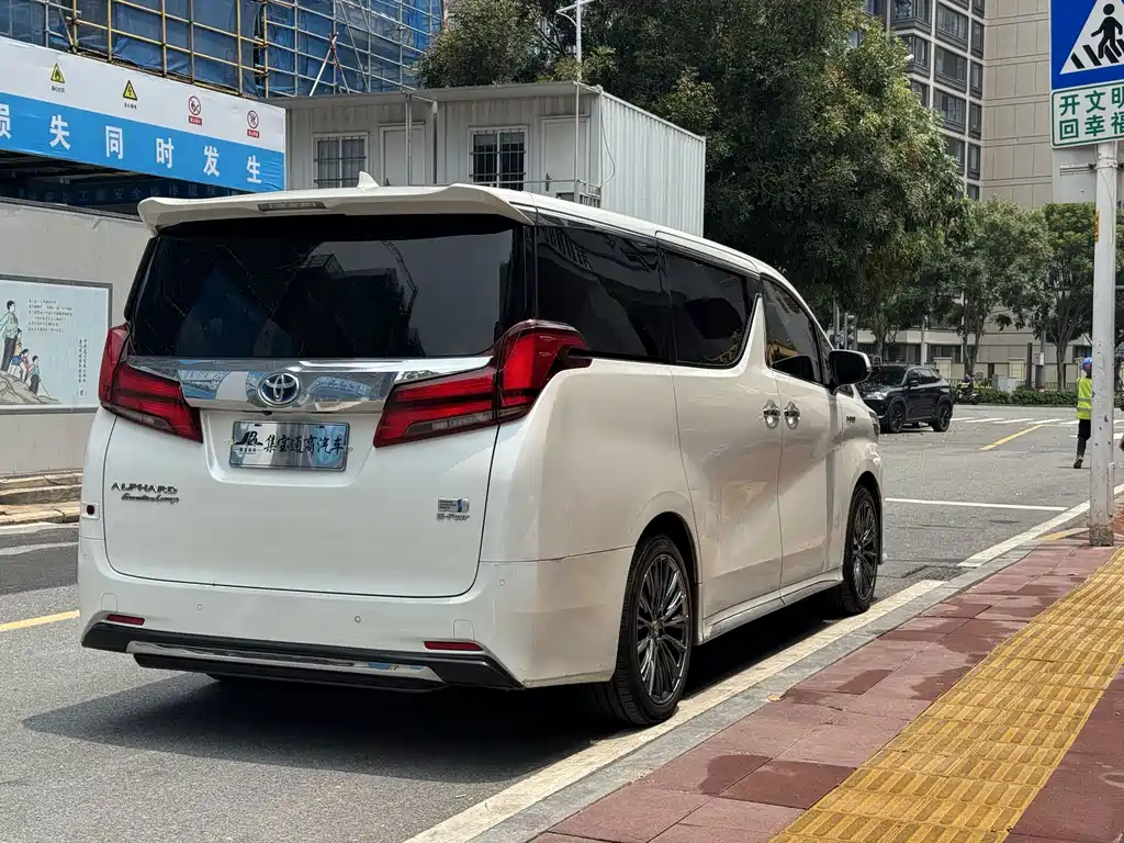 Toyota Alphard 2021 — фото 16