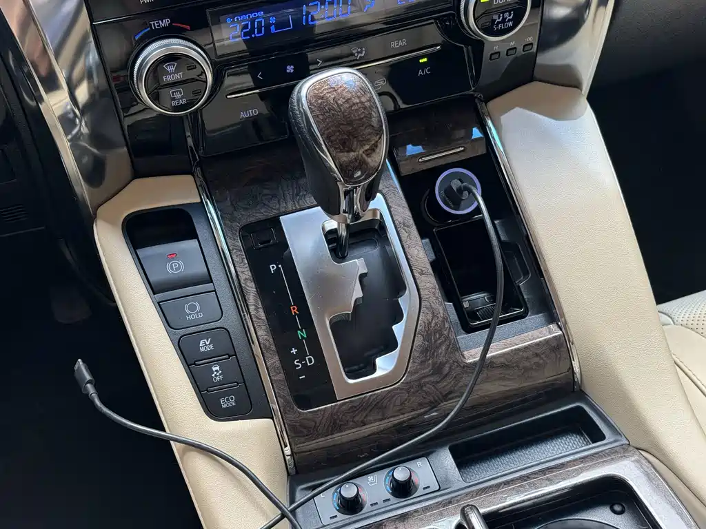 Toyota Alphard 2021 — фото 10