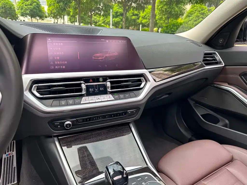 BMW 3 Series 2019 — фото 17