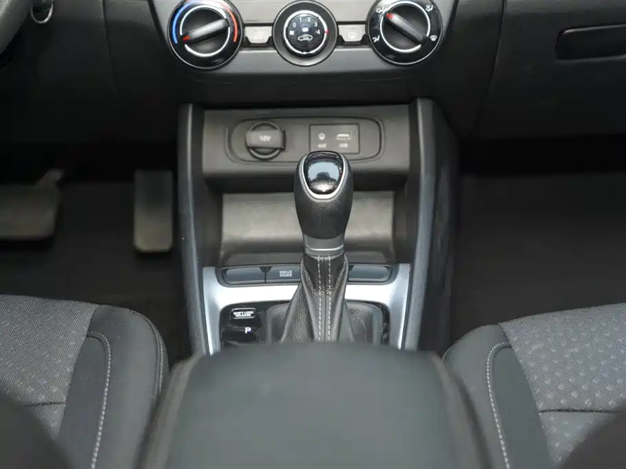 Hyundai Elantra 2019 — фото 15