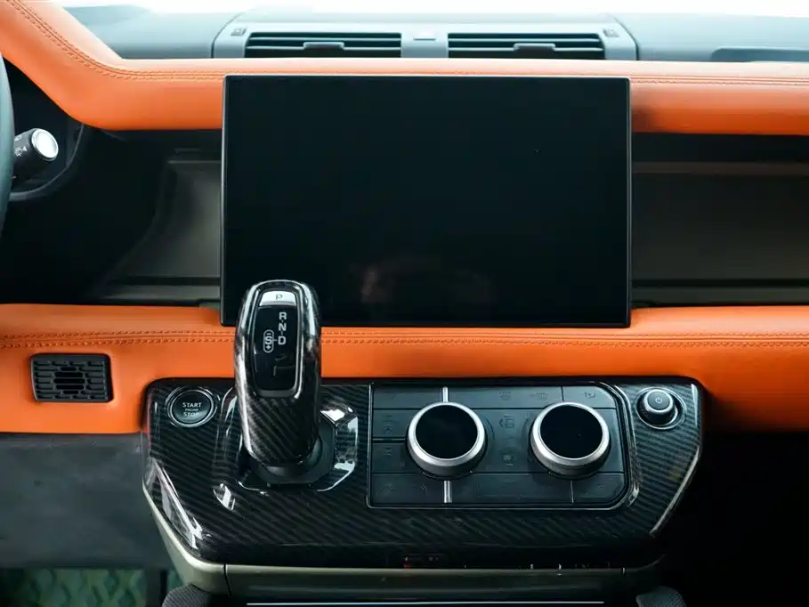 Land Rover Defender 2023 — фото 19
