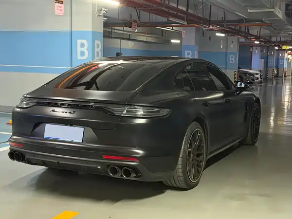 Porsche Panamera 2021