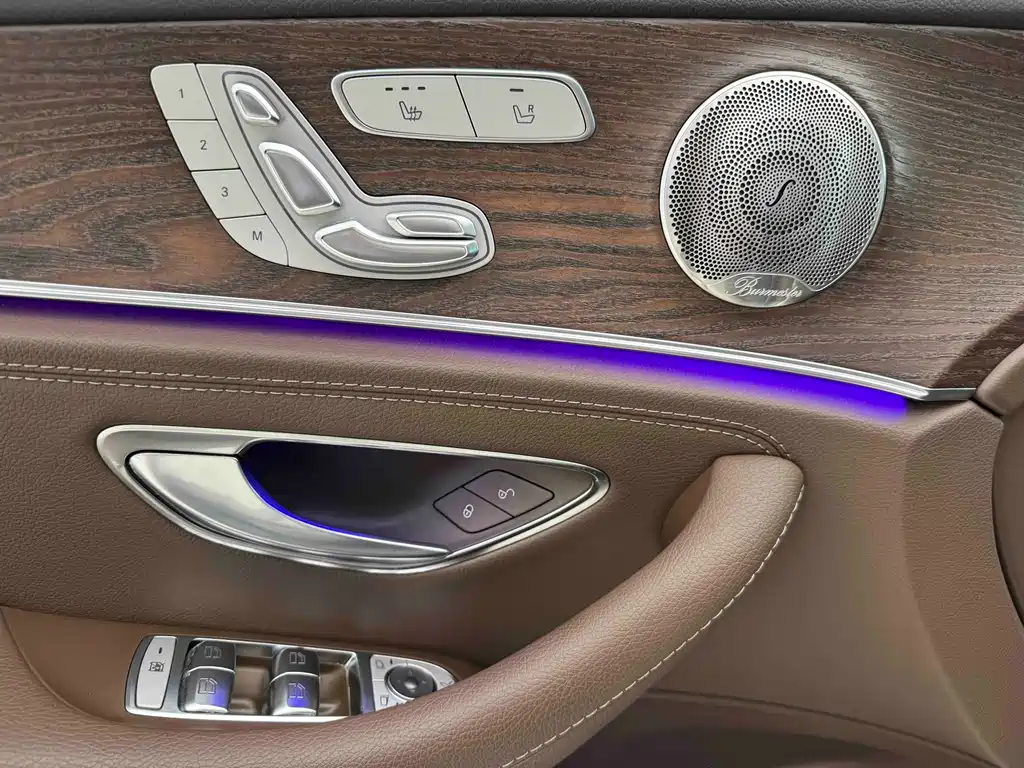 Mercedes-Benz E-Class 2023 — фото 6