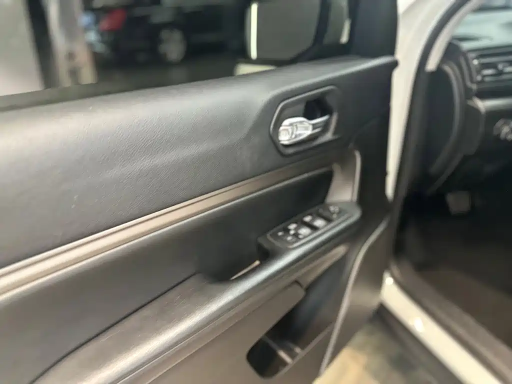 Jeep Commander 2019 — фото 11