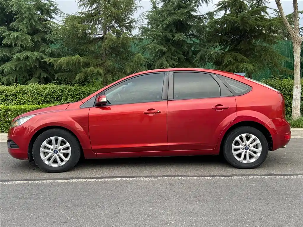Ford Focus 2013 — фото 18