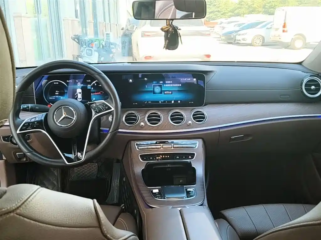 Mercedes-Benz E-Class 2023 — фото 10
