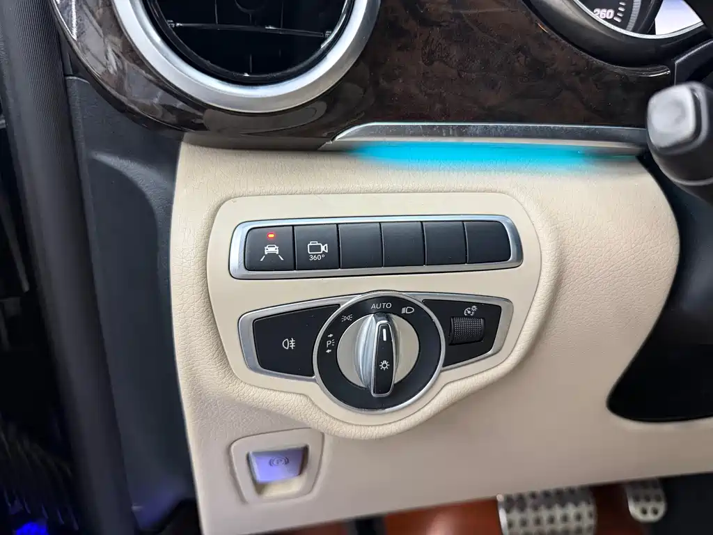 Mercedes-Benz V-Class 2020 — фото 15