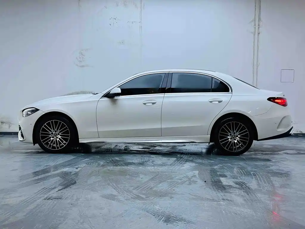Mercedes-Benz C-Class 2024