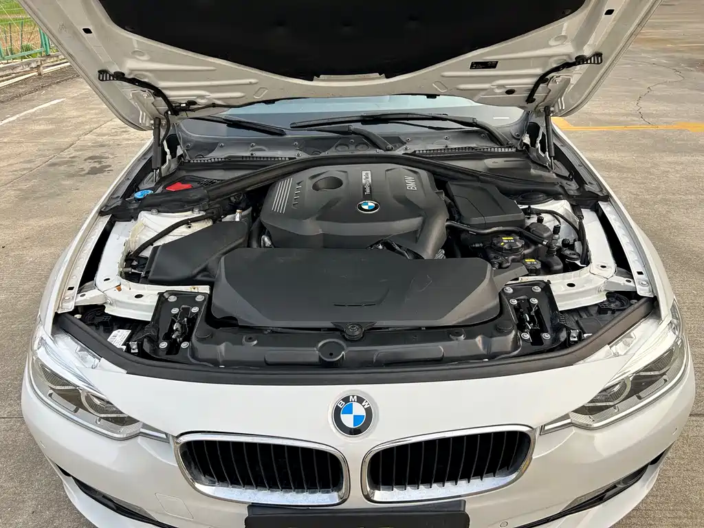 BMW 3 Series 2017 — фото 16