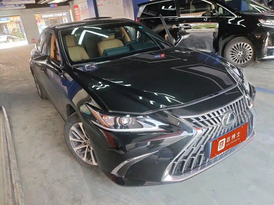 Lexus ES 2022
