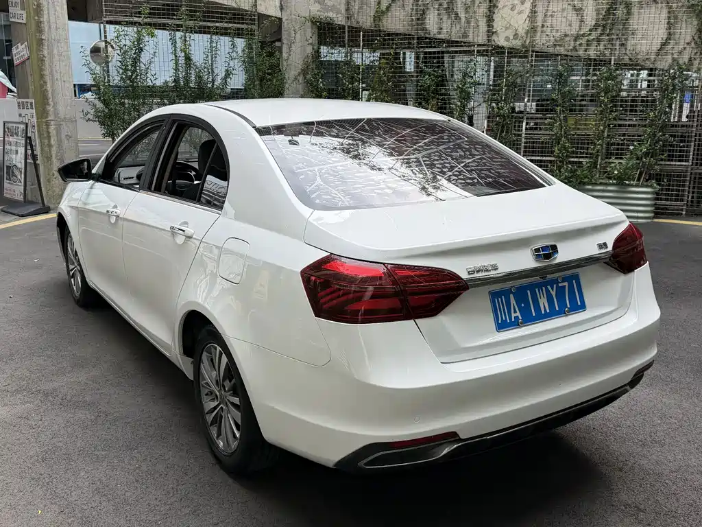 Geely Emgrand 2018 — фото 14