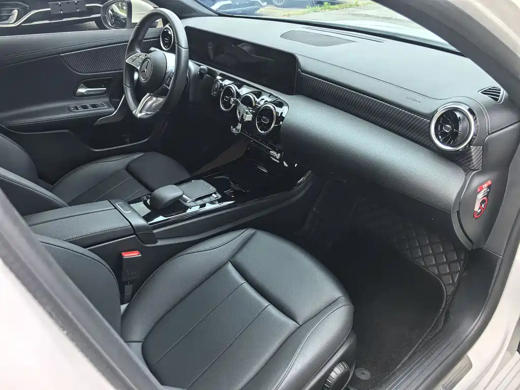 Mercedes-Benz A-Class 2023 — фото 11