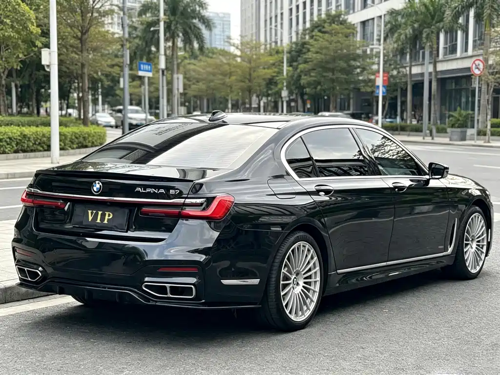 BMW 7 Series 2017 — фото 9