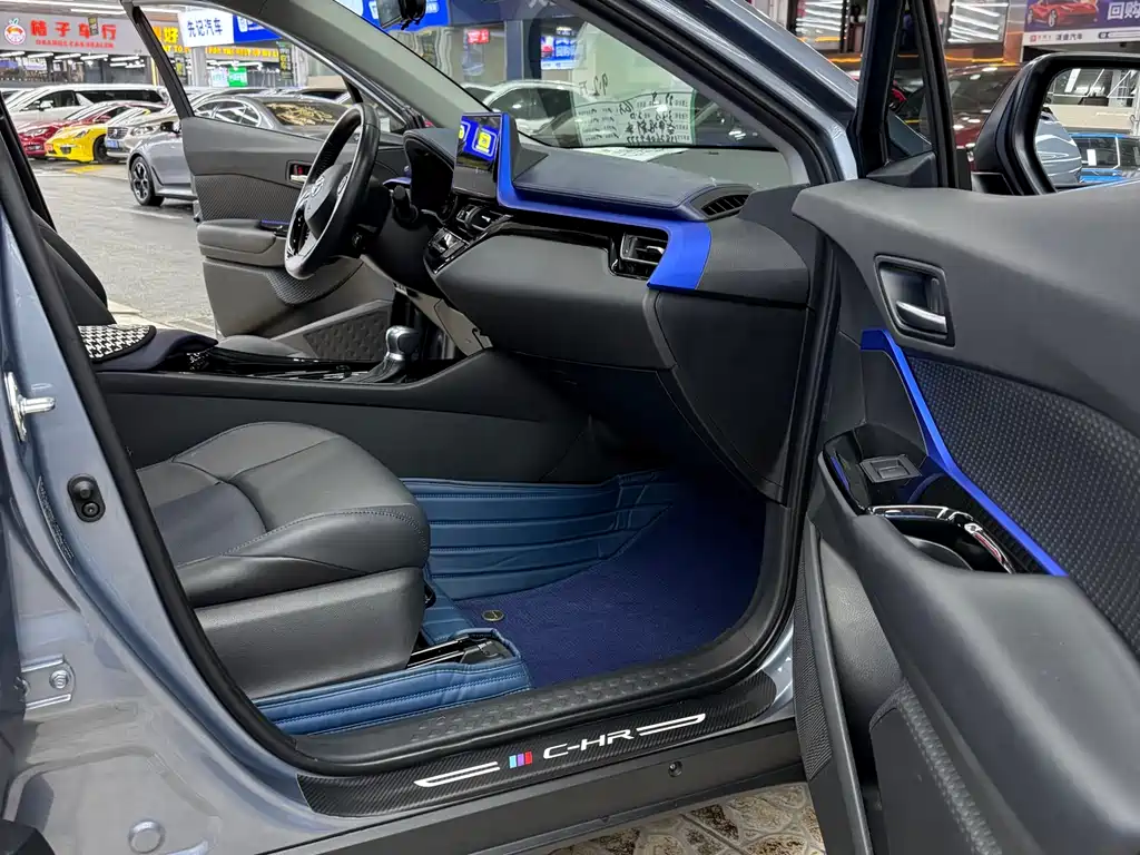 Toyota C-HR 2023 — фото 10
