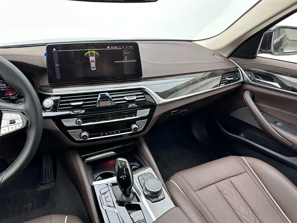 BMW 5 Series 2022 — фото 15