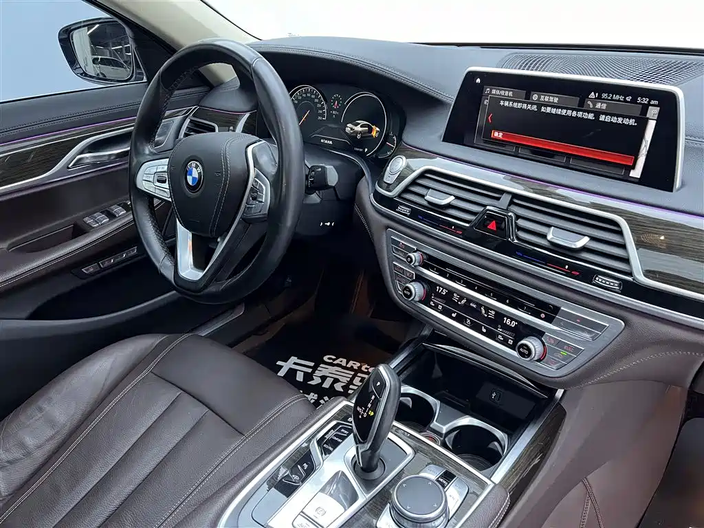 BMW 7 Series 2018 — фото 24