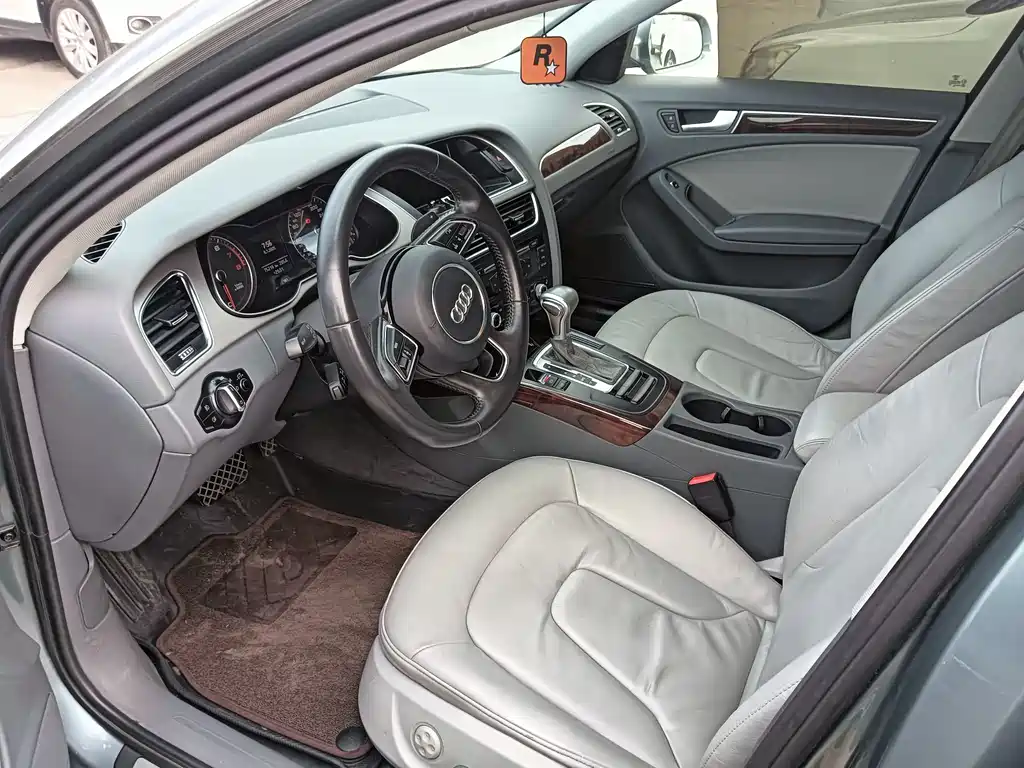 Audi A4L 2015