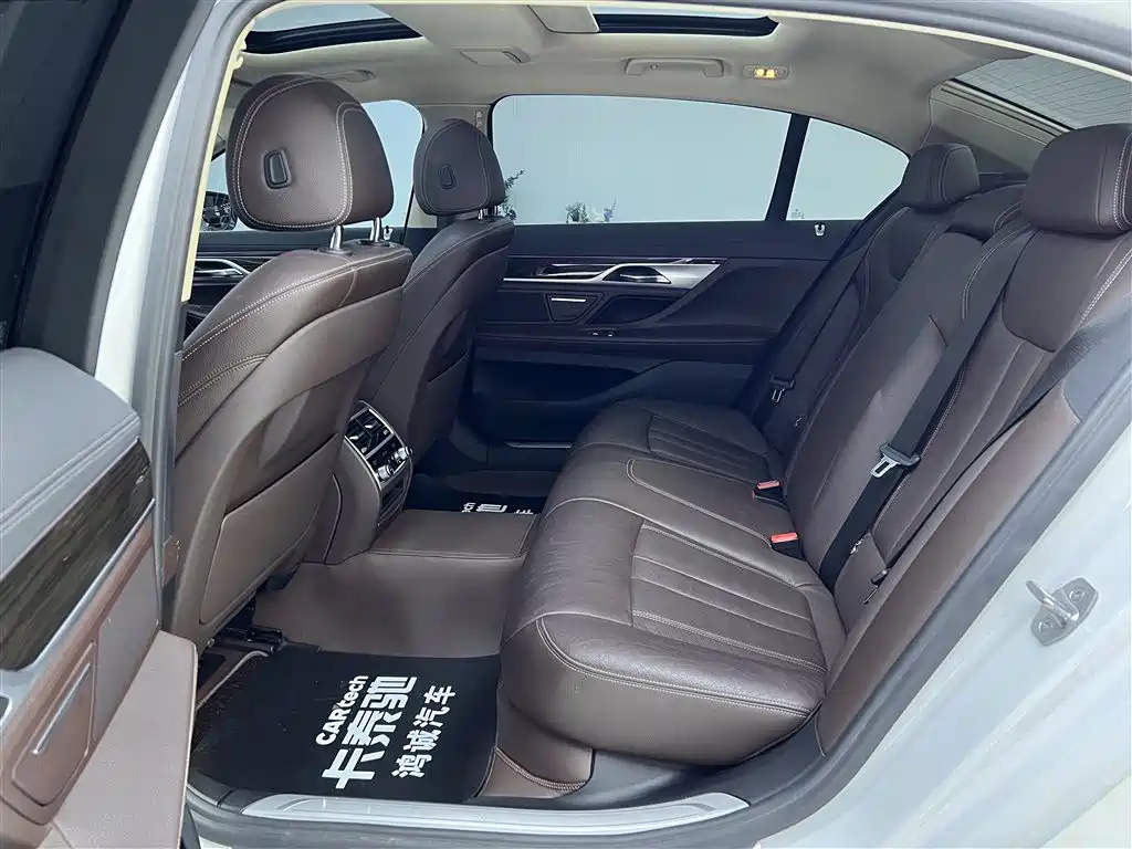 BMW 7 Series 2018 — фото 20