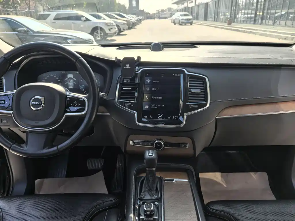 Volvo XC90 2017 — фото 24