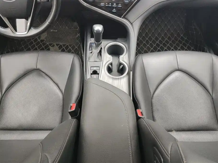 Toyota Camry 2021 — фото 16