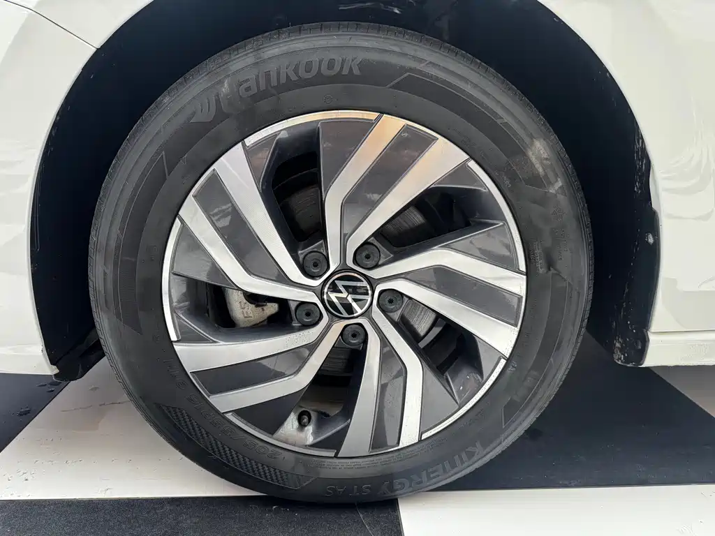 Volkswagen Bora 2023
