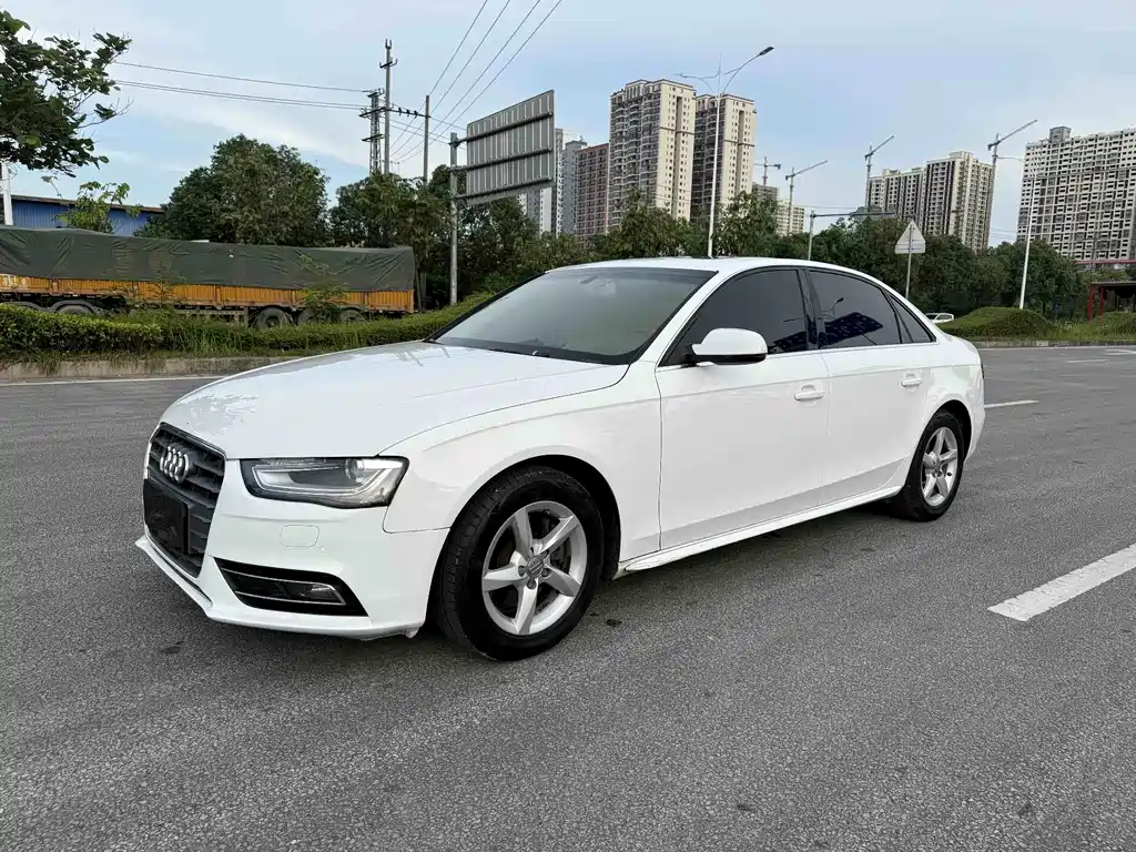 Audi A4L 2014 — фото 1