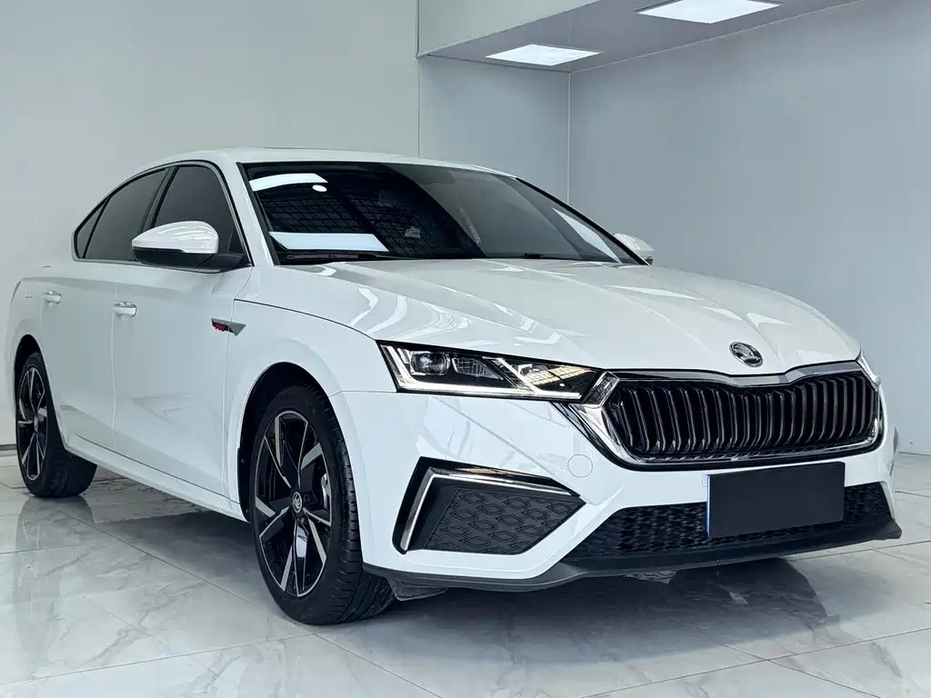 Skoda Octavia 2023 — фото 3