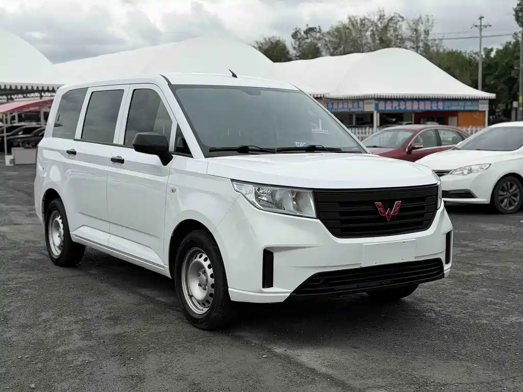 Wuling Hongguang PLUS 2023 — фото 3