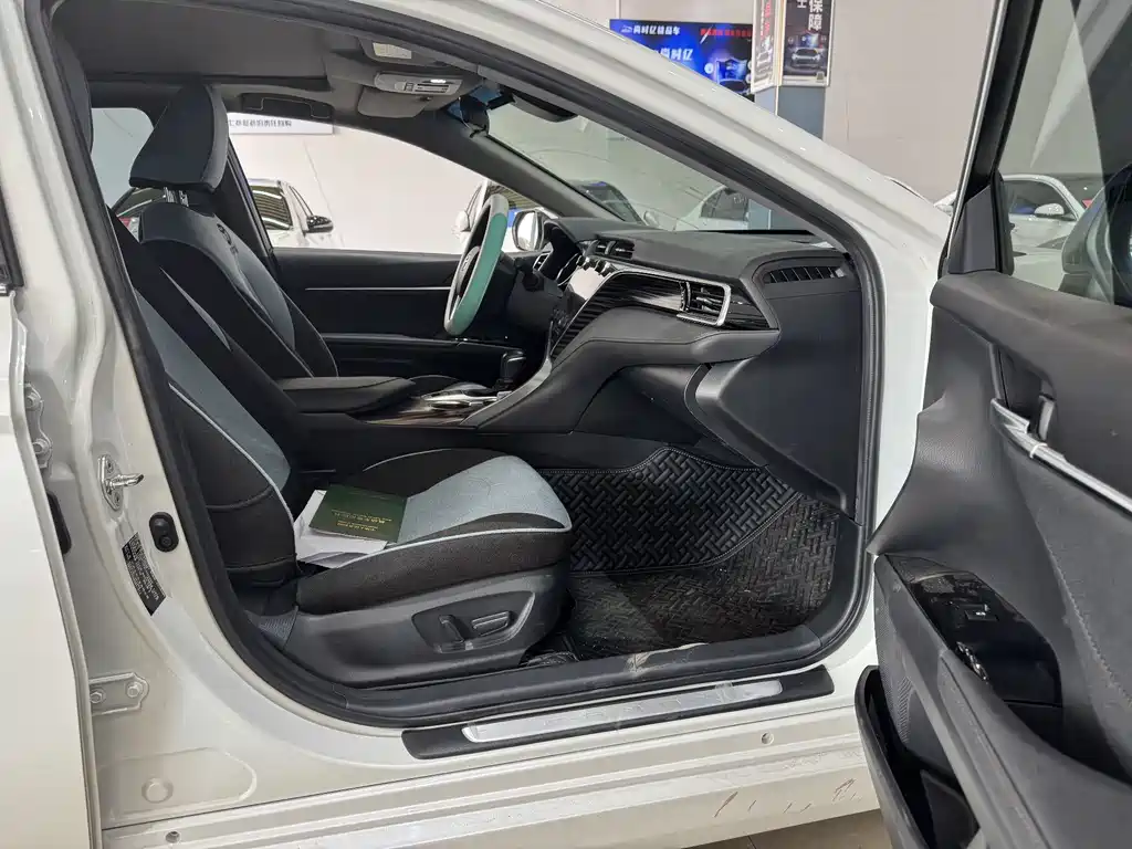 Toyota Camry 2021 — фото 12