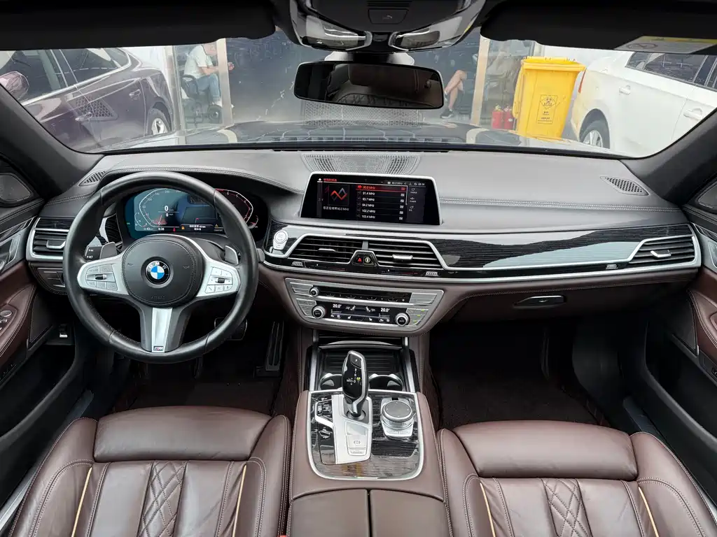 BMW 7 Series 2021 — фото 14