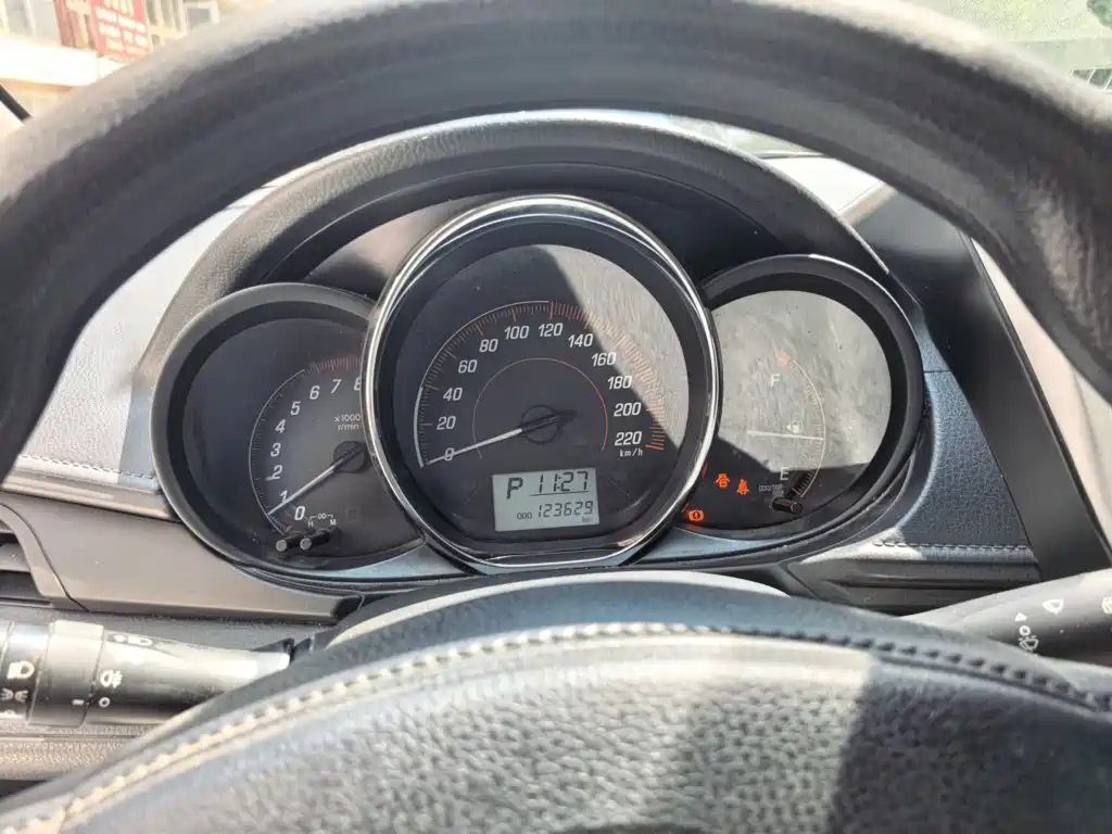 Toyota Yaris L 2020 — фото 12