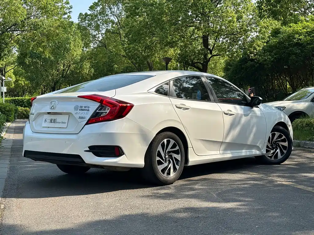 Honda Civic 2018 — фото 10