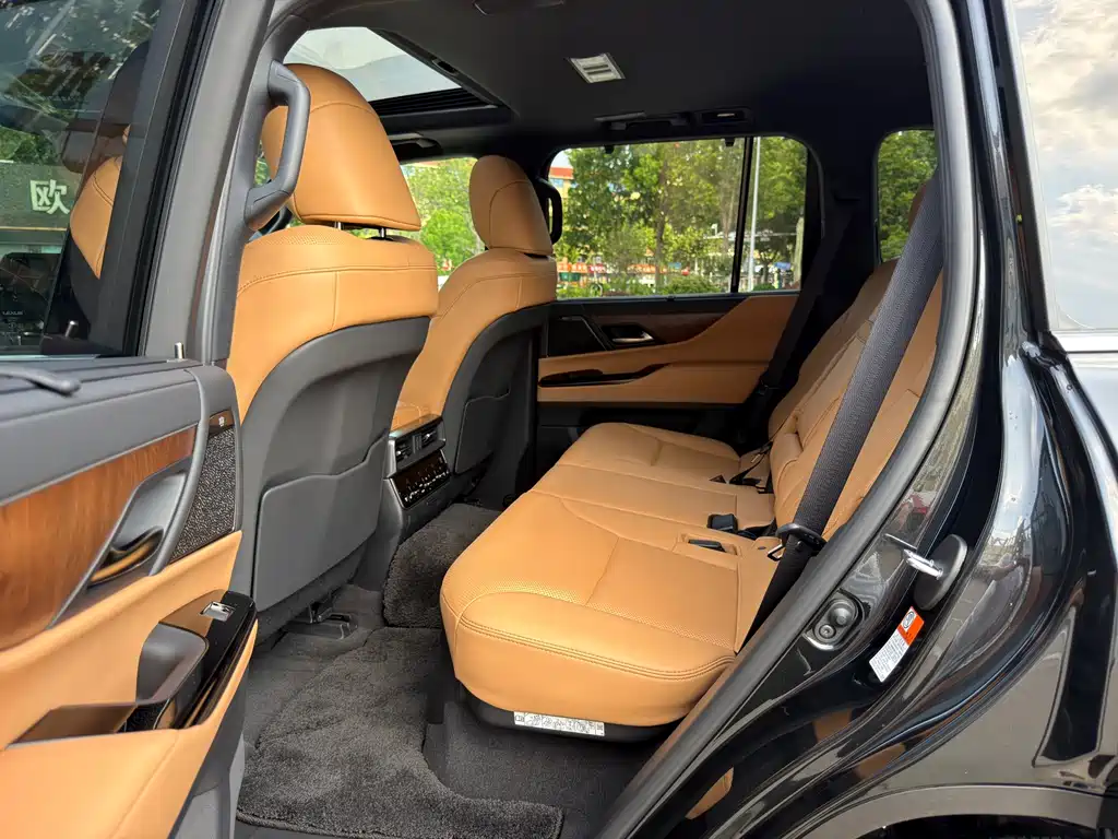 Lexus LX — фото 9