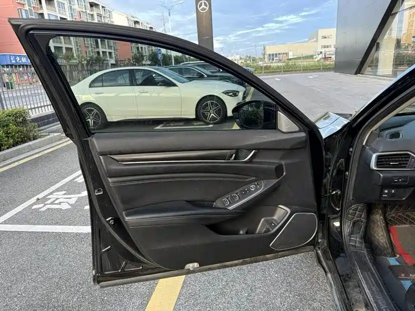Honda Accord 2022 — фото 11