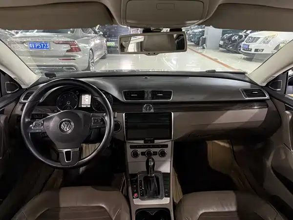 Volkswagen Magotan 2012