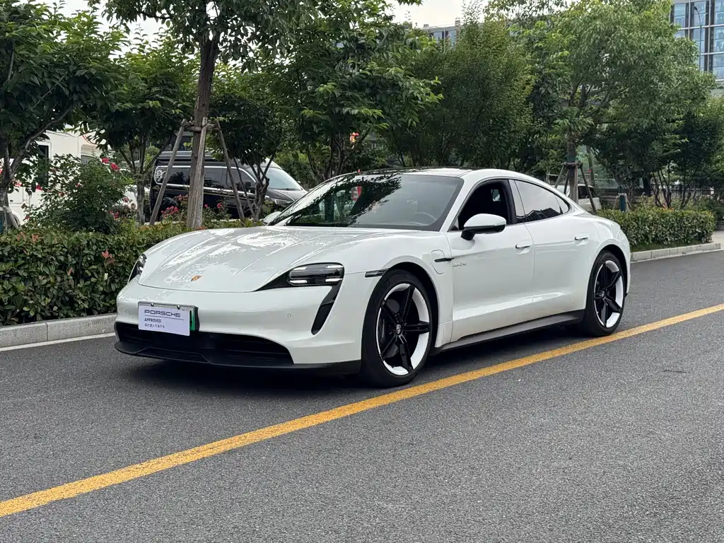 Porsche Taycan 2022