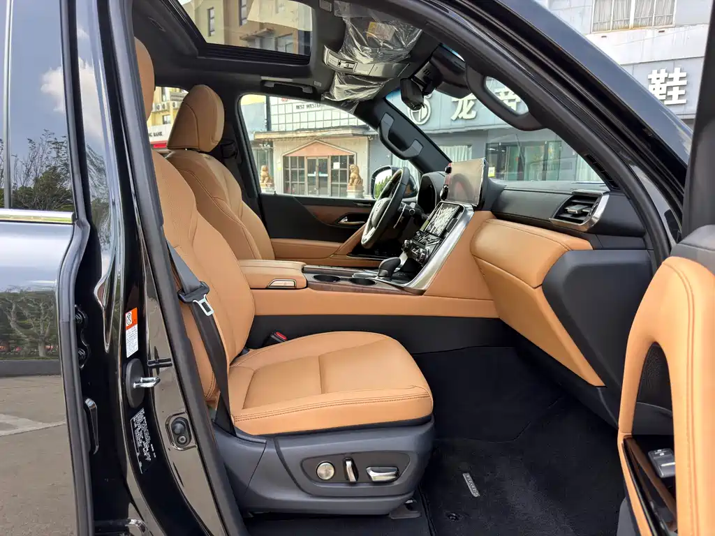 Lexus LX — фото 17