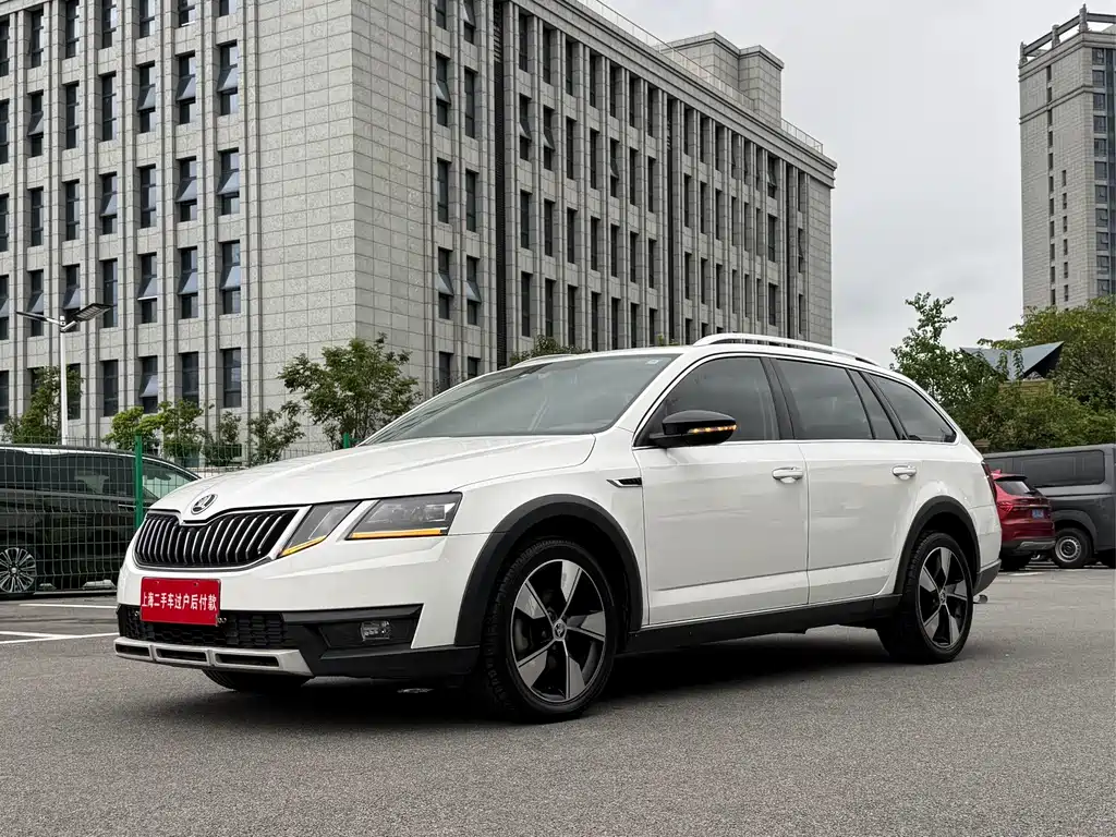 Skoda Octavia 2021 — фото 2