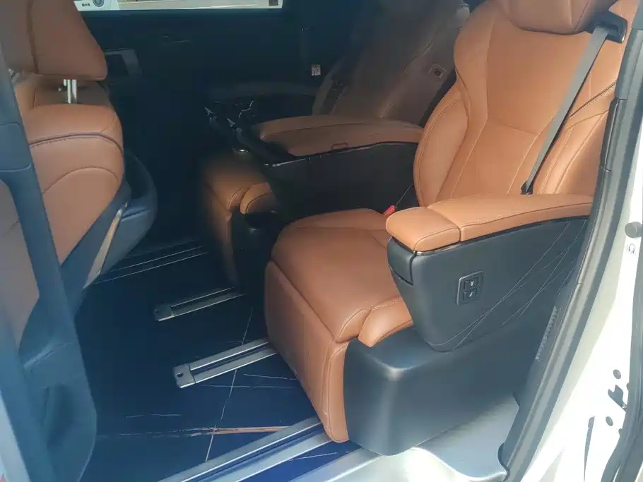 Toyota Alphard 2024 — фото 11