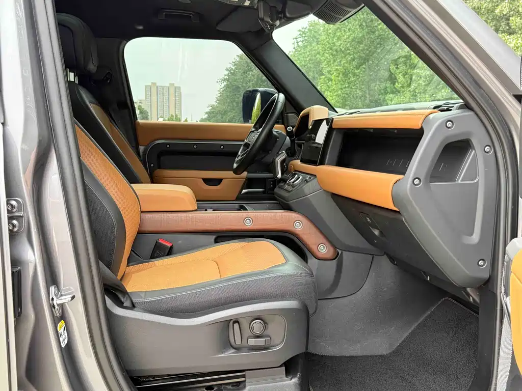 Land Rover Defender 2023 — фото 10