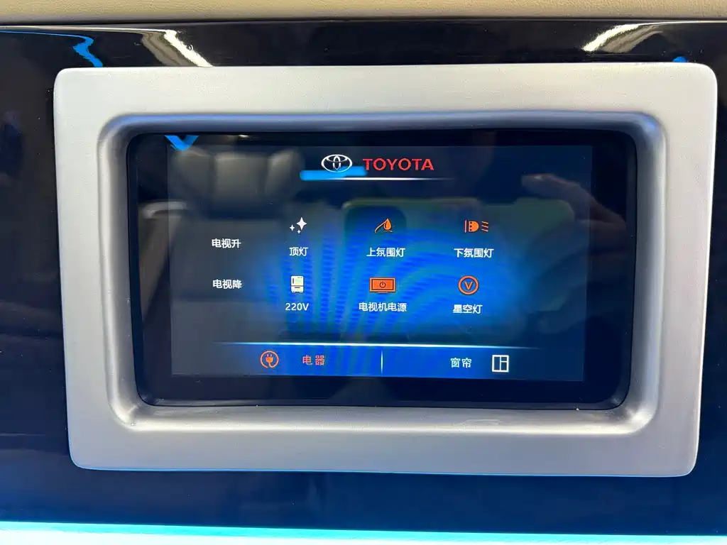 Toyota Hiace 2023 — фото 10