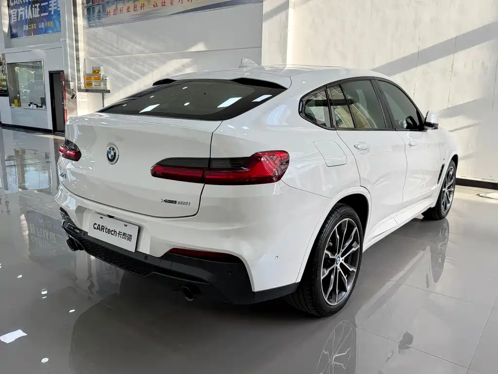BMW X4 2021 — фото 8