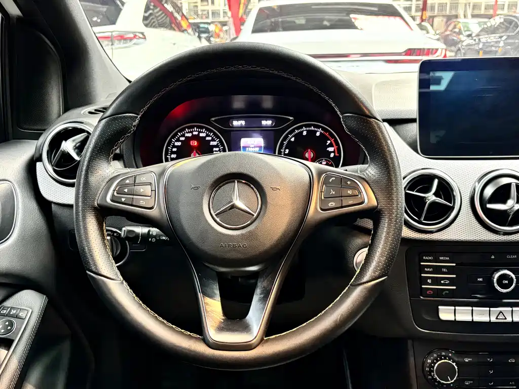 Mercedes-Benz B-Class 2017 — фото 9
