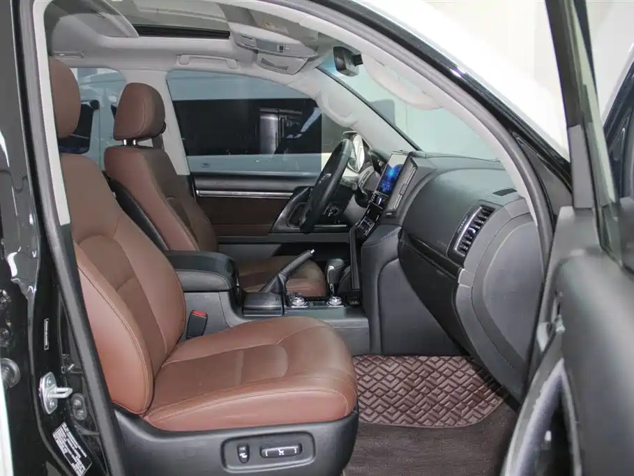 Toyota Land Cruiser 2020 — фото 10