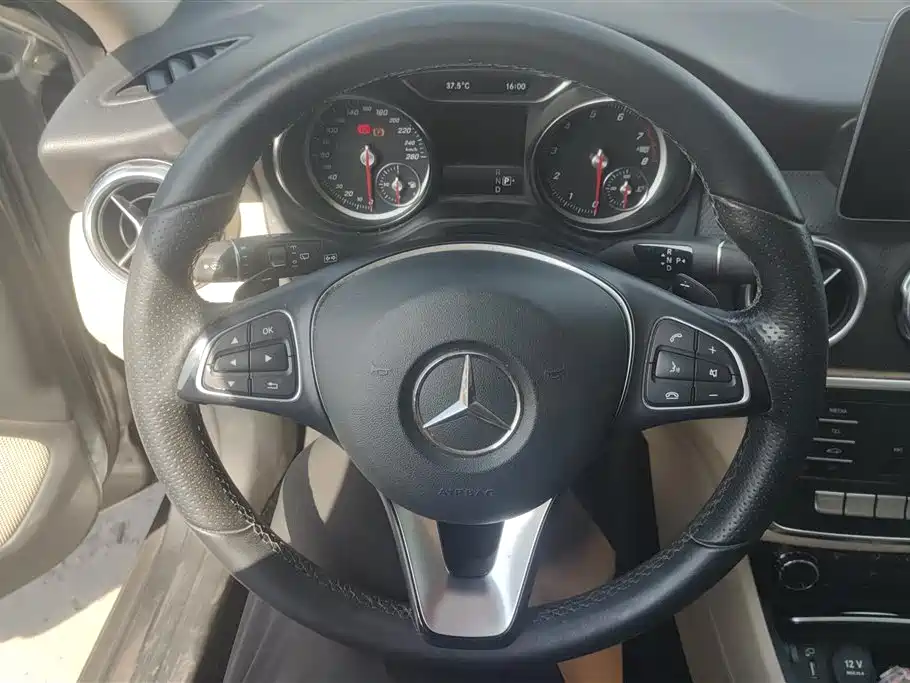 Mercedes-Benz GLA 2018 — фото 15