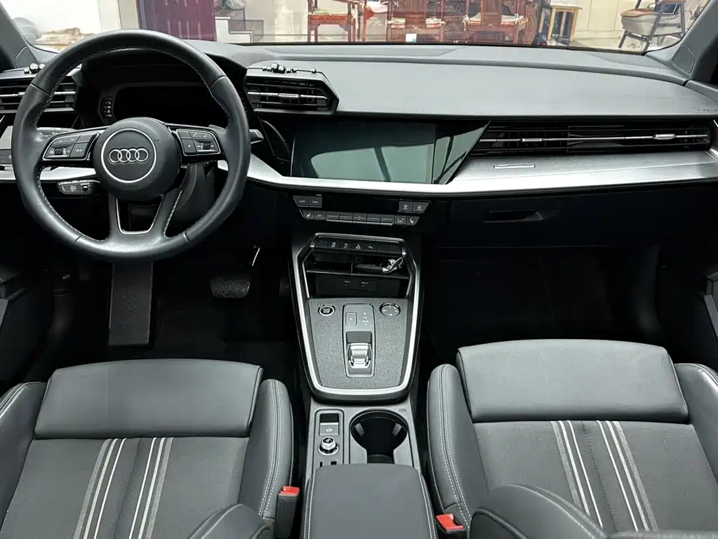 Audi A3 2023 — фото 13